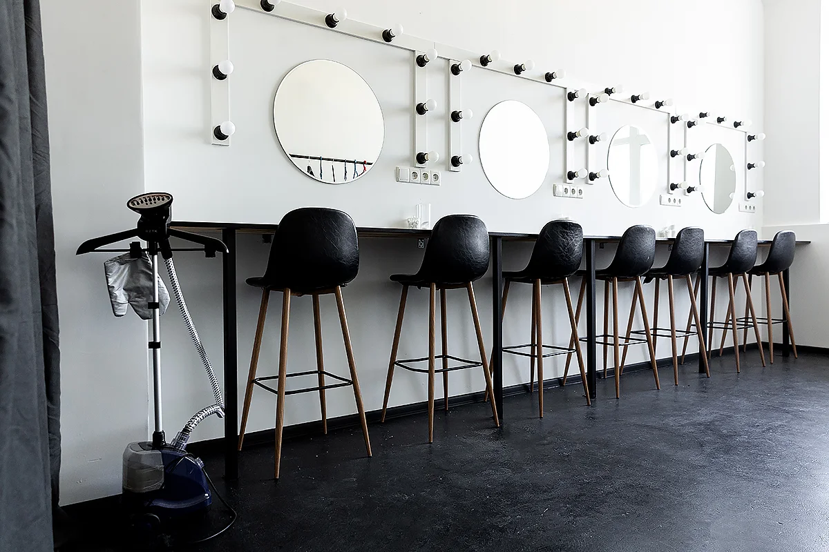 Make up & dress room 3