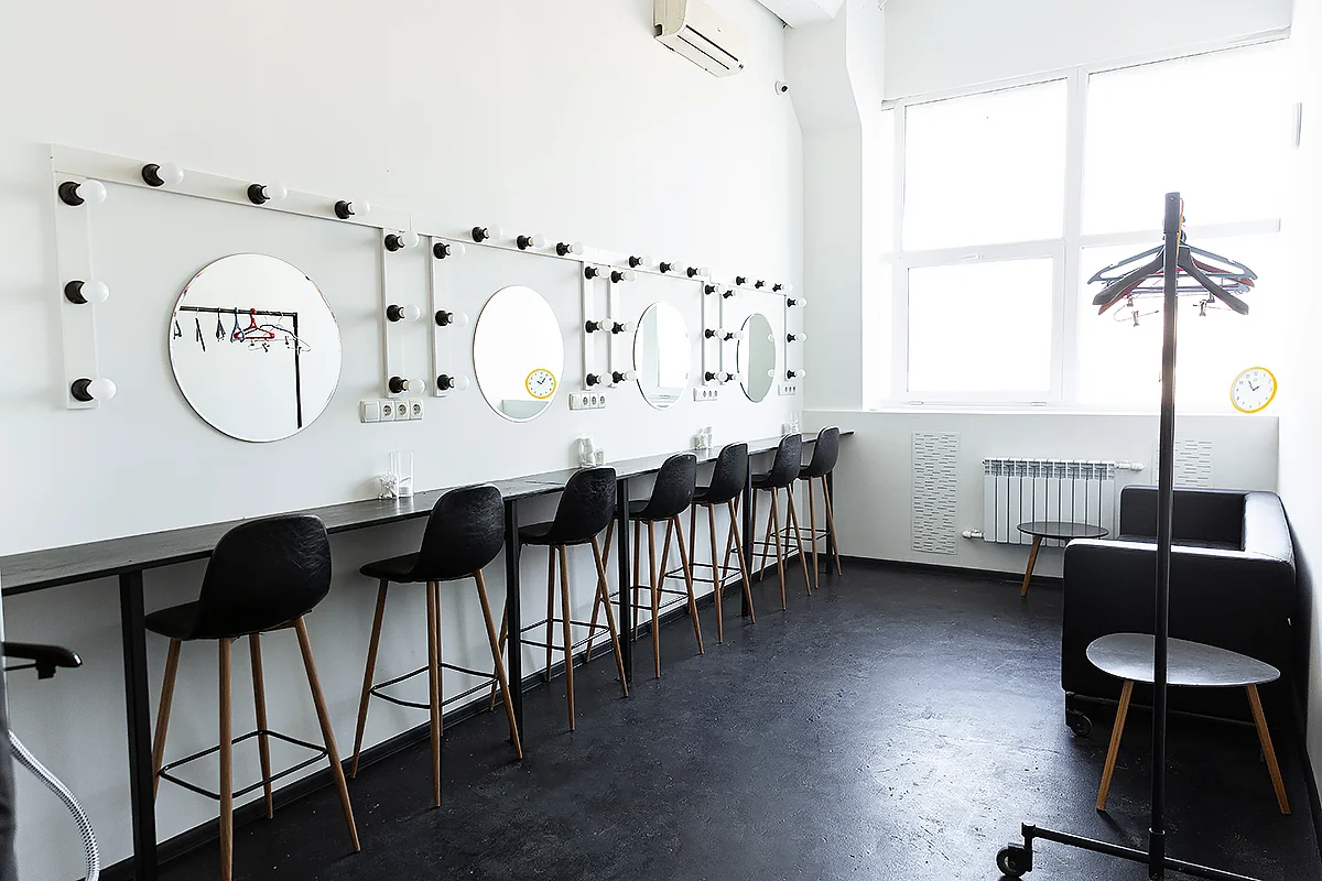 Make up & dress room