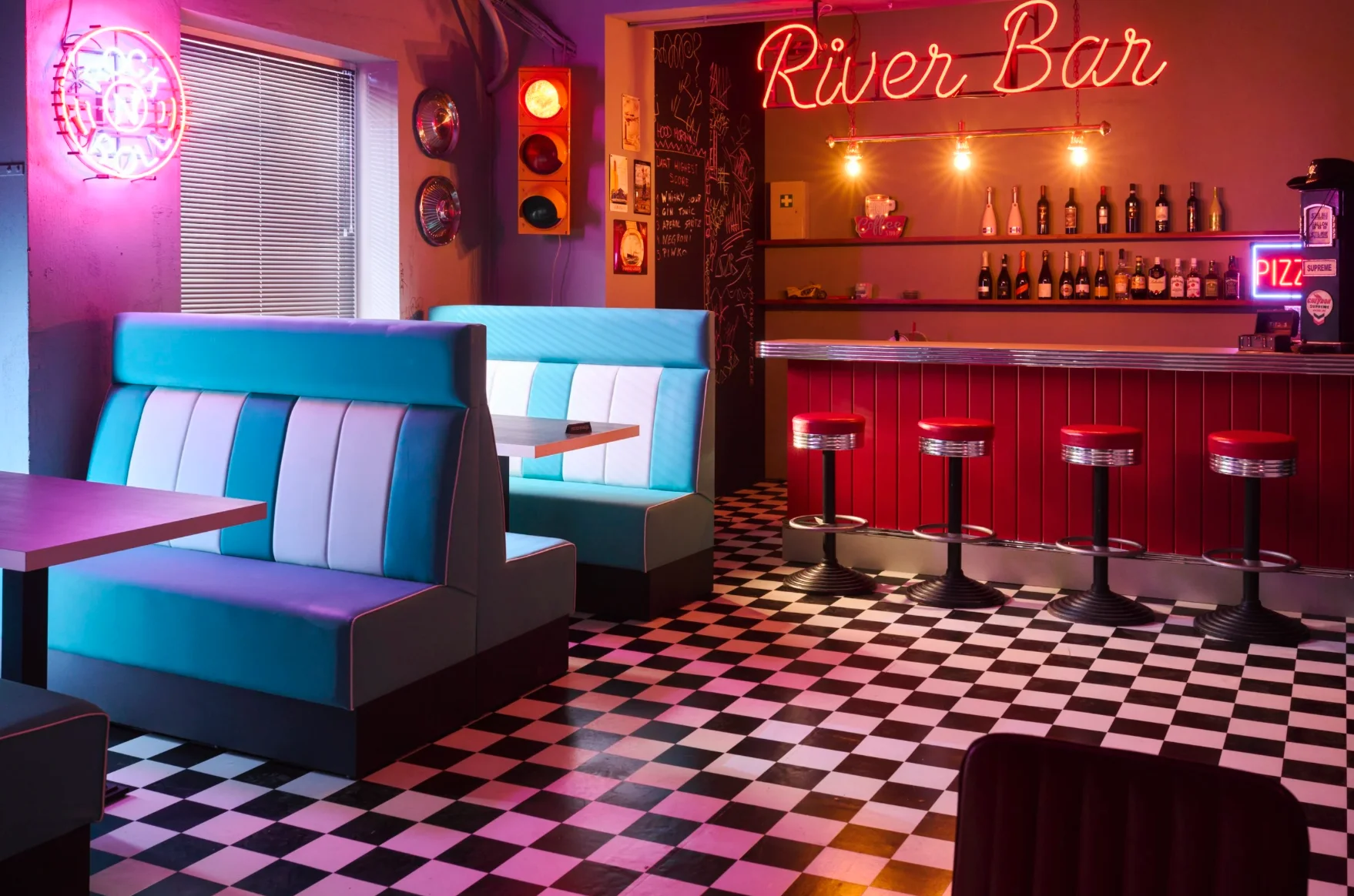 Przestrzeń River Bar